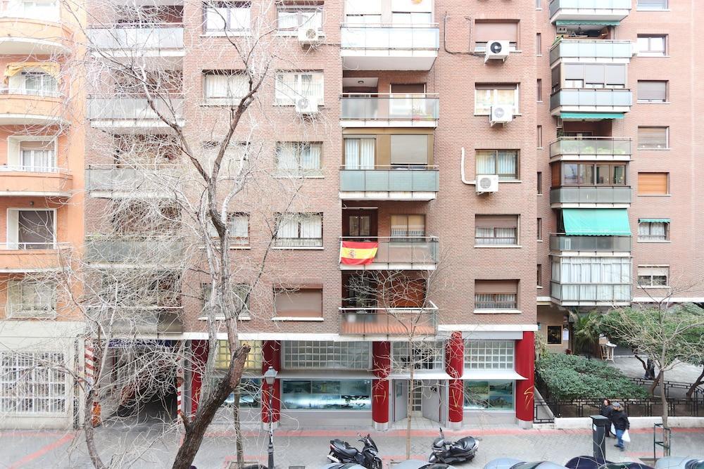 Classical Flat In Barrio Salamanca By Allo Housing Madrid Exteriör bild